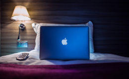 macbook bed sleep